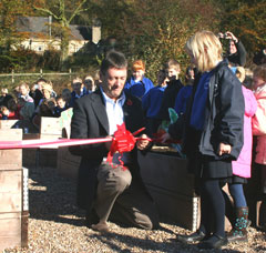 Photo of Alan Titchmarsh opening School kitchen garden